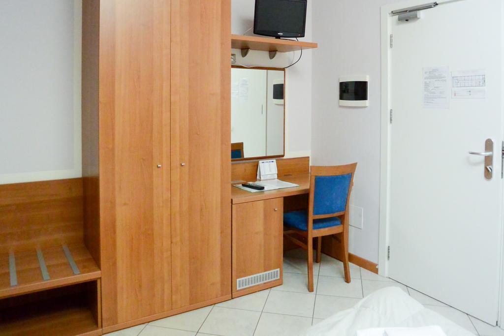 Albergo Meuble Abatjour Мантуя Екстер'єр фото