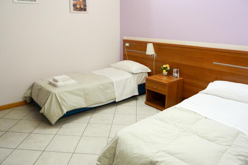 Albergo Meuble Abatjour Мантуя Екстер'єр фото