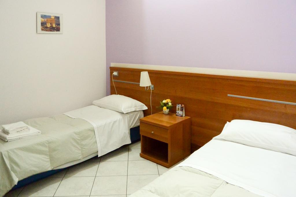 Albergo Meuble Abatjour Мантуя Екстер'єр фото