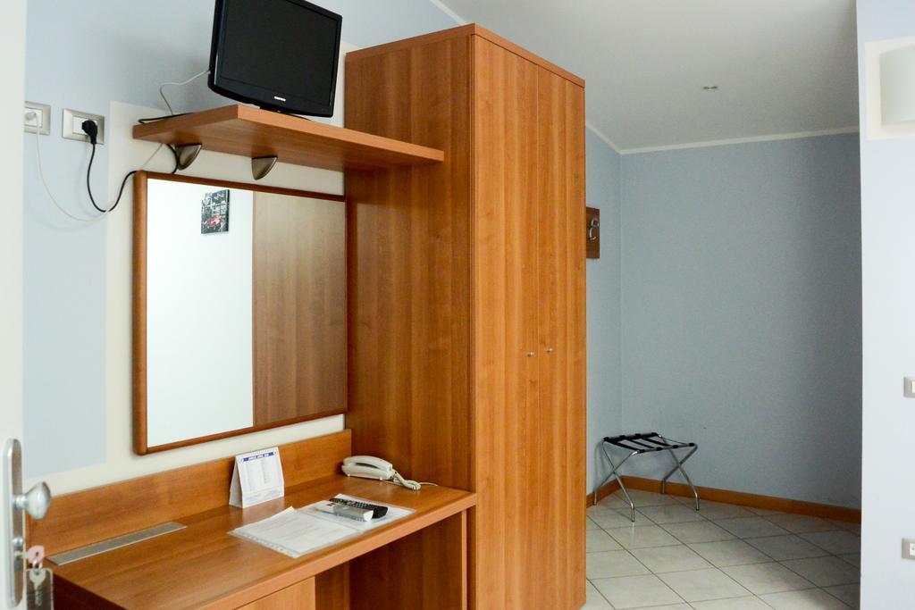 Albergo Meuble Abatjour Мантуя Екстер'єр фото