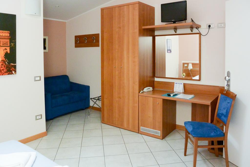 Albergo Meuble Abatjour Мантуя Екстер'єр фото