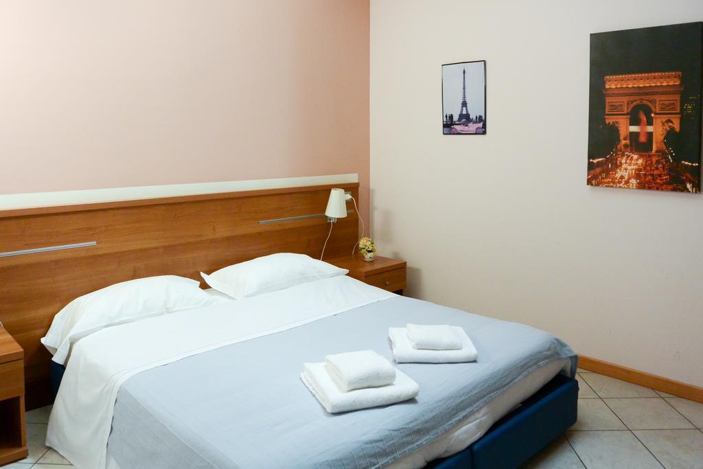 Albergo Meuble Abatjour Мантуя Екстер'єр фото
