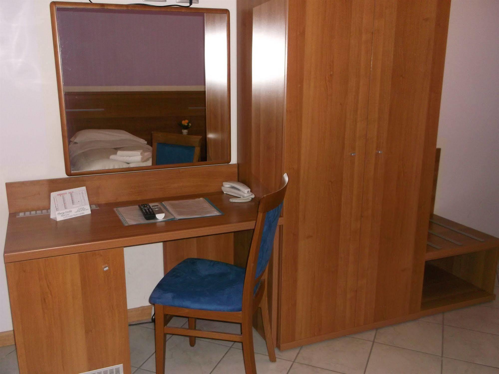 Albergo Meuble Abatjour Мантуя Екстер'єр фото